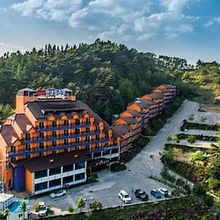 Hyundai Elliot Hotel And Resort Пхёнчхан Экстерьер фото