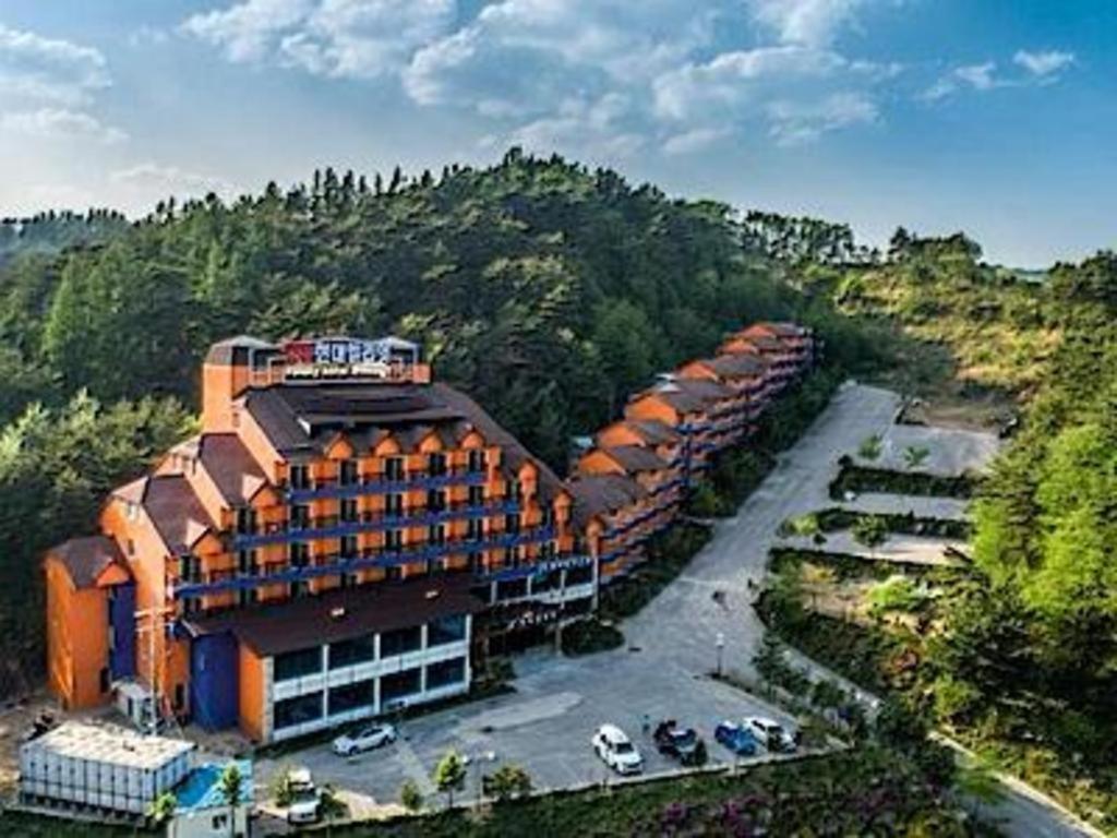 Hyundai Elliot Hotel And Resort Пхёнчхан Экстерьер фото