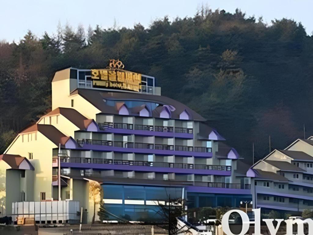 Hyundai Elliot Hotel And Resort Пхёнчхан Экстерьер фото