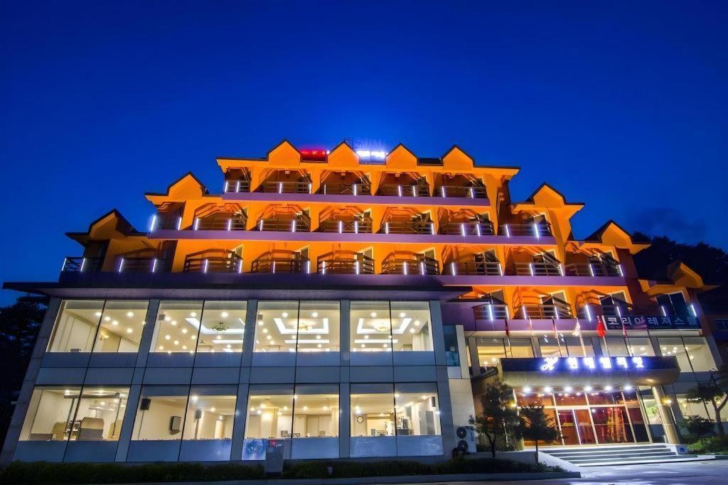 Hyundai Elliot Hotel And Resort Пхёнчхан Экстерьер фото